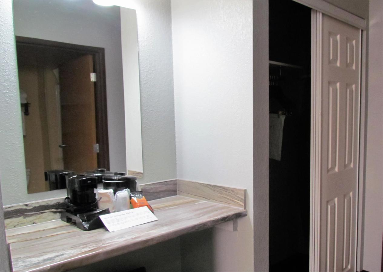 Oak Hill Inn & Suites Canton Екстериор снимка
